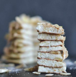 Бананови палачинки с бадемов тахан