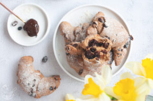 Easter wholemeal healthy rolls with chocolate filling